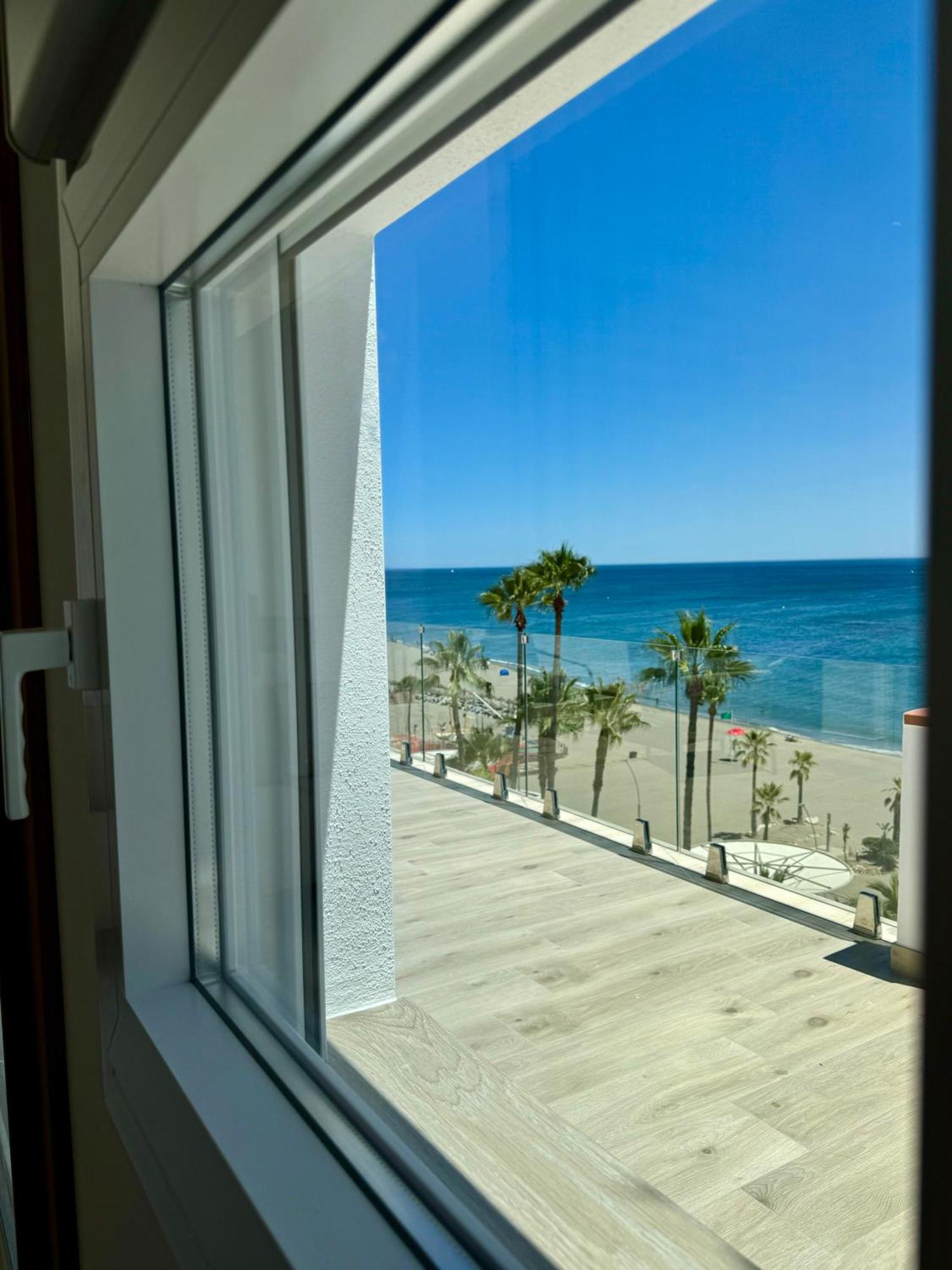 Sunnypalms - Beachfront Penthouse With Stunning Sea View Estepona Exterior photo