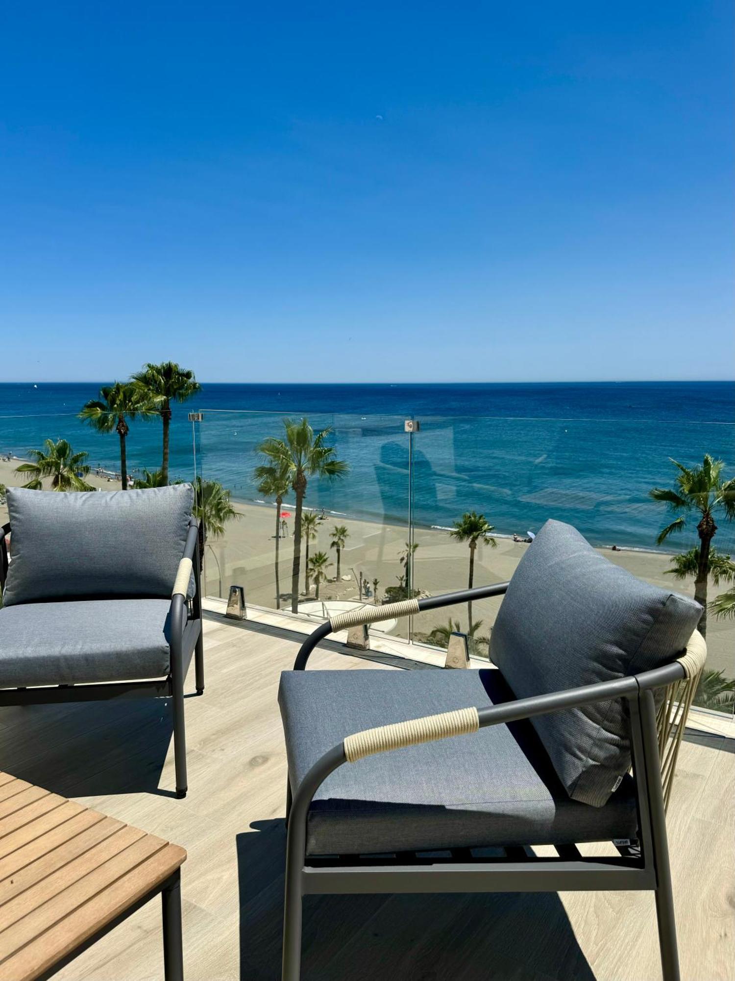 Sunnypalms - Beachfront Penthouse With Stunning Sea View Estepona Exterior photo