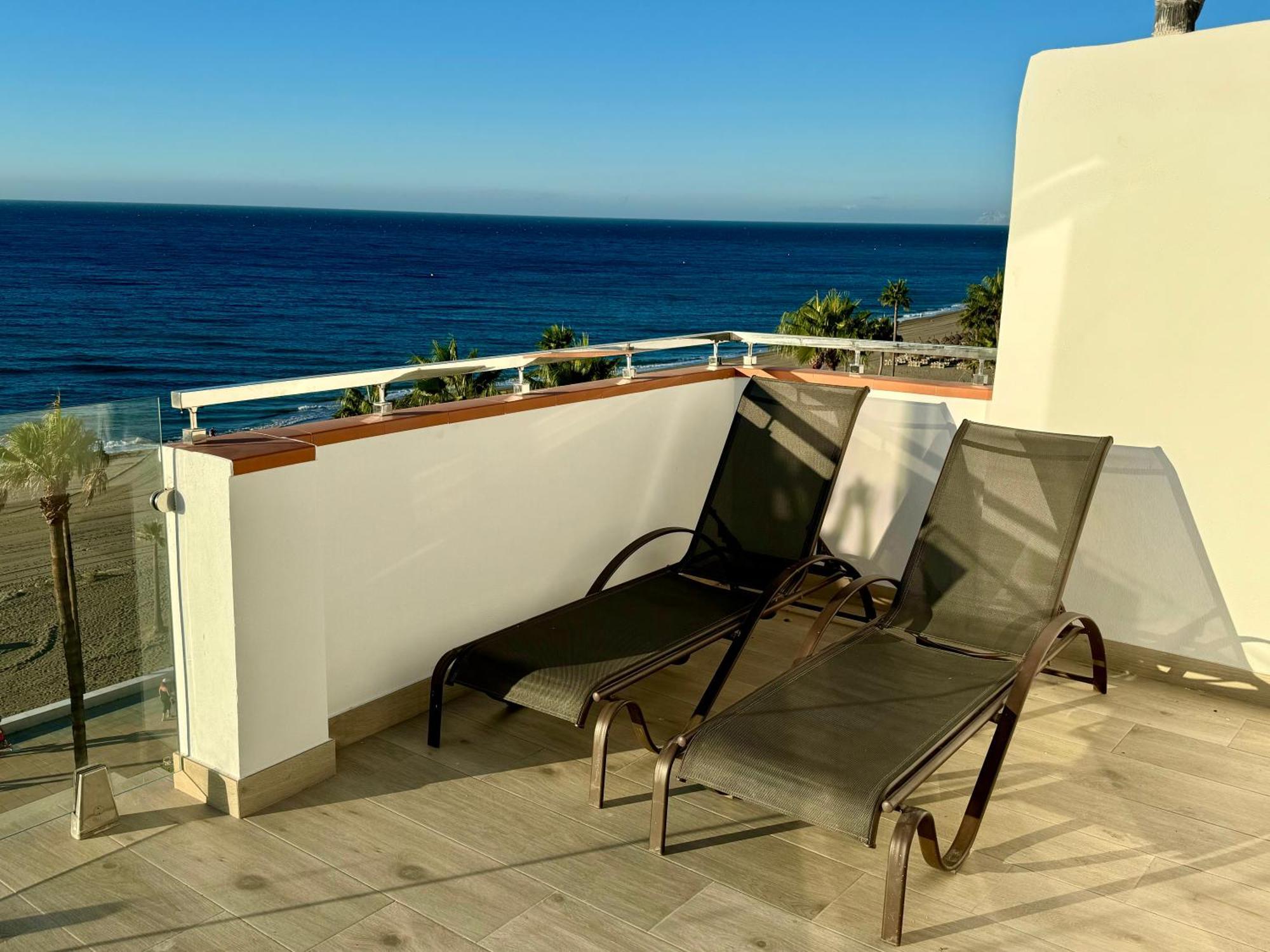 Sunnypalms - Beachfront Penthouse With Stunning Sea View Estepona Exterior photo